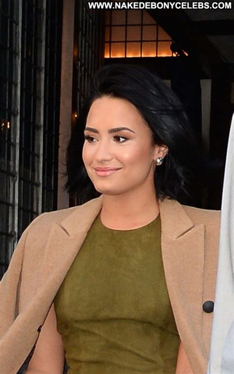 Demi Lovato Beautiful Nyc Posing Hot Hot Hotel Babe Paparazzi Nude