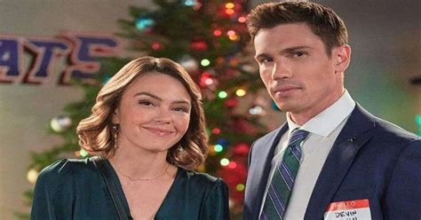 Christmas Class Reunion Hallmark Movie 2022-rd - mrDustBin