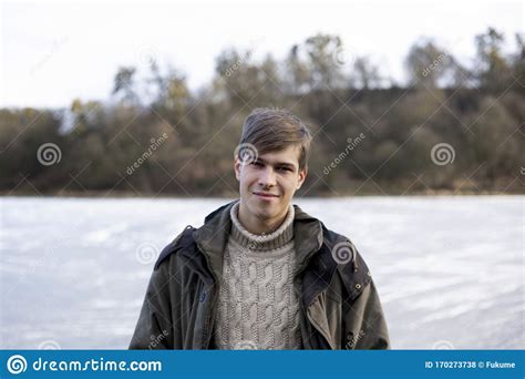 Portret Van Een Knappe Jongen Van Tot Jaar Oud In Bovenkleding Op