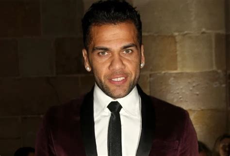 Dani Alves Sale De La C Rcel Bajo Fianza De Un Mill N De Euros