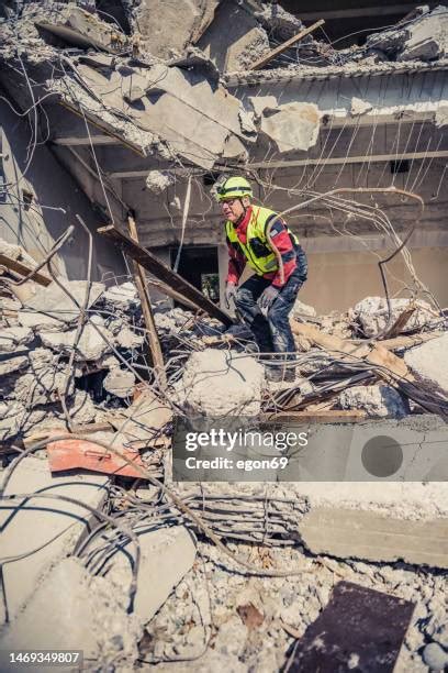 6,408 Building Collapse Rescue Stock Photos, High-Res Pictures, and ...