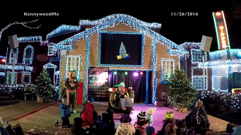 Craig Wolfley Reads The Night Before Christmas At Kennywood Park