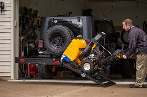 CURT (18112): Aluminum Hitch Cargo Carrier with Ramp – Performance ...