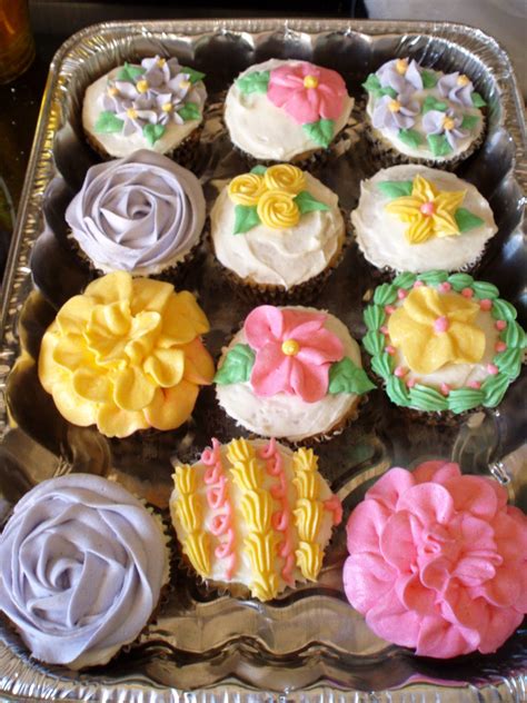 Naked Cupcakes: Flowers and Vanilla Buttercream Icing