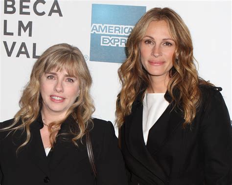 Who Are Julia Roberts Siblings Meet Brother Eric And Sister Lisa