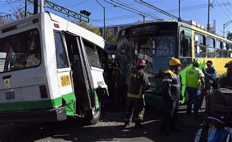 Choque entre unidades del transporte público deja 18 lesionados en