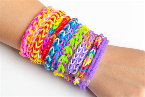 7 Year Old Girl Sells Friendship Bracelets Raises 27k For Chicago