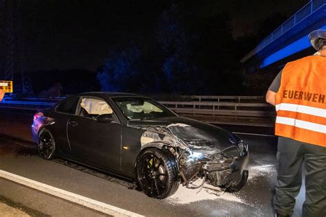 Schwerer Verkehrsunfall Auf B A Fahrzeug Berschl Gt Sich Und Landet