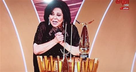 منح إسعاد يونس جائزة الإنجاز مدى الحياة بحفل Joy Awards خبر في الفن