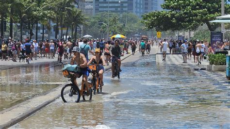 Ressaca Faz Mar Invadir Cal Ad O Na Zona Sul Do Rio Veja V Deo