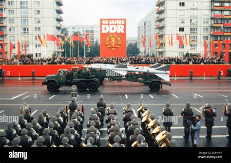 Parade Of Soldiers Of The National Peoples Army Nva Fotos Und