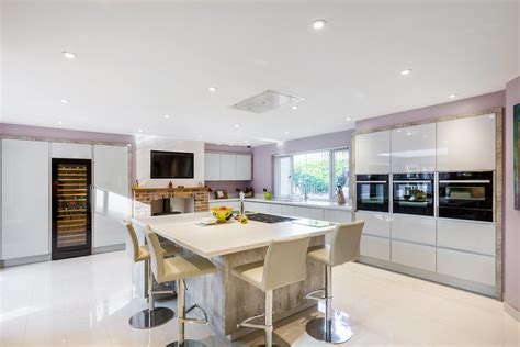 Spacious Contemporary Kitchen Kitchen Design Kitchens Bespoke