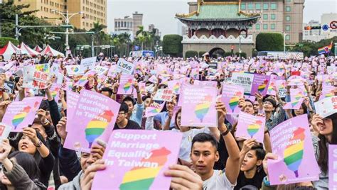 Taiwan Has Almost 4000 Same Sex Couples On New Registers