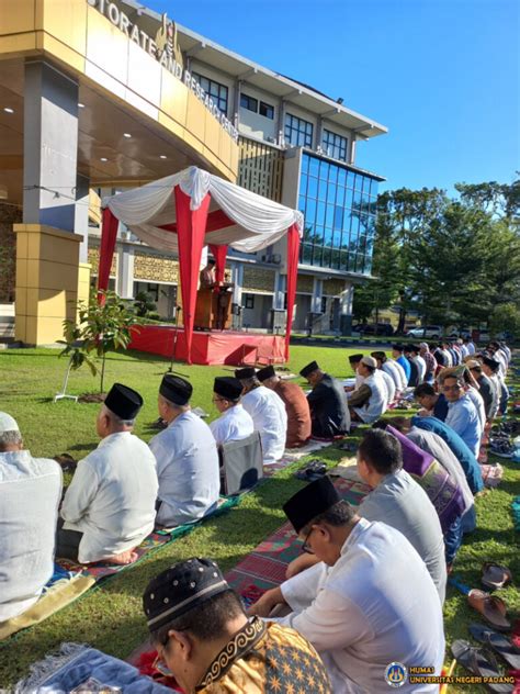 Universitas Negeri Padang Selenggarakan Sholat Idul Adha Khatib Prof