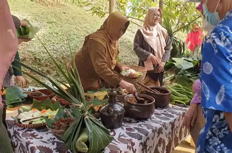 Uniknya Pasar Tradisonal Jajanan Ndeso Di Desa Wisata Lerep Ungaran