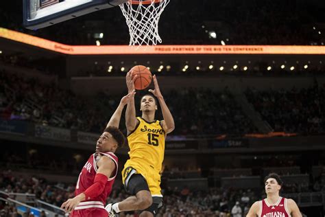 Iowa Men S Basketball Team Trails Indiana At Halftime Of Big Ten