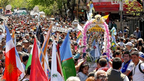 Con Cantos Y Rezos Peregrinos De Todo El Pa S Marchan A Luj N En La