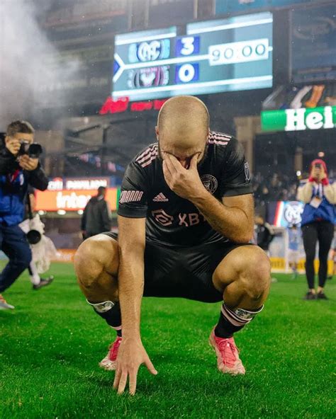 La emoción de Gonzalo Higuaín tras su último partido