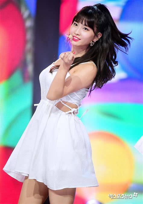 5 Times TWICE's Momo Impressed With Her Jaw-Dropping Dance Skills ...