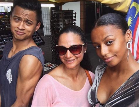 Sexy Hot Shalom Brune Franklin Bikini Pics