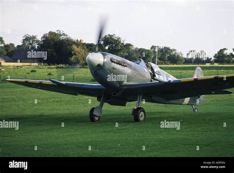 Spitfire Mkvc Hi Res Stock Photography And Images Alamy