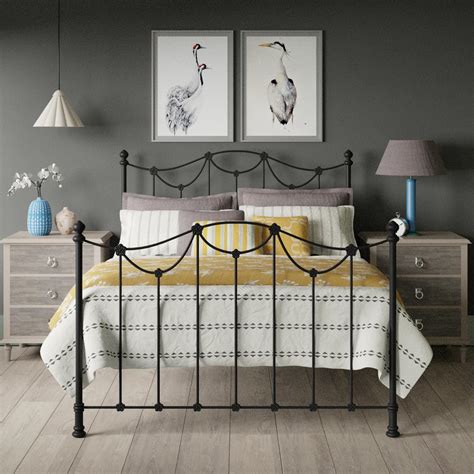 Grey And Yellow Bedroom : How To Decorate A Bedroom With Yellow : The ...