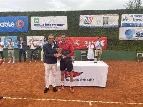 Enrique López Campeón del Torneo Dionisio Nespral Real Club Tenis Gijón