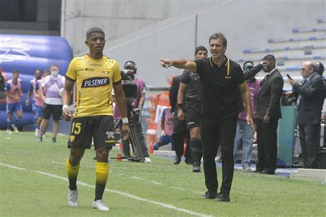 Ligapro Elige A Fabián Bustos Como El Entrenador De La Fecha Luego De