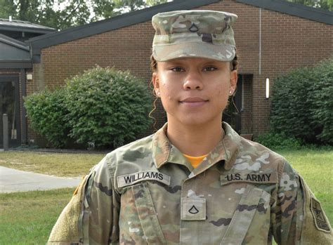 Meet Your Army Pfc Tanaya Williams Training At Fort Lee Virginia