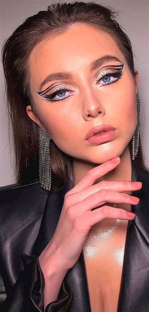 50 Gorgeous Makeup Trends To Try In 2022 Euphoria Graphic Lines I