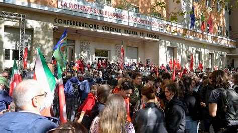 Assalto Alla Cgil Arrestato Militante Di Forza Nuova Figlio Della