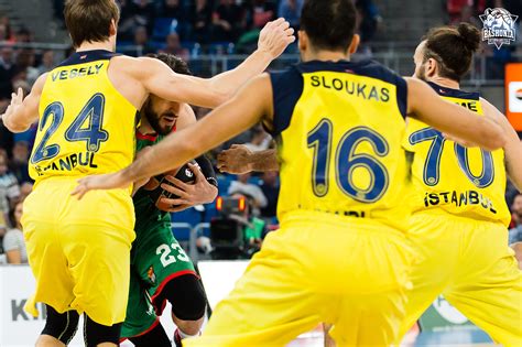 El Vigente Campe N Mide A Un Baskonia En Ascenso Saski Baskonia