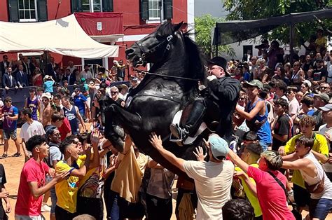 Fotos y Vídeo Es Castell vibra al ritmo del jaleo en las fiestas de