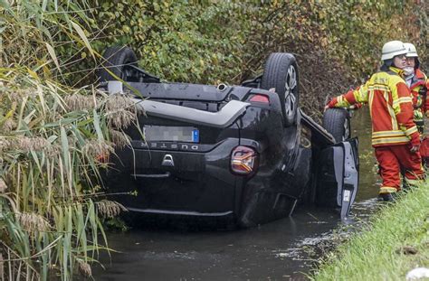 Unfall In Aidlingen Auto Landet Auf Dem Dach In Der Aid Landkreis