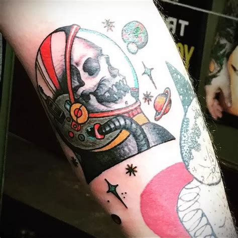 Skeleton Astronaut Helmet Tattoo - TATTOOGOTO