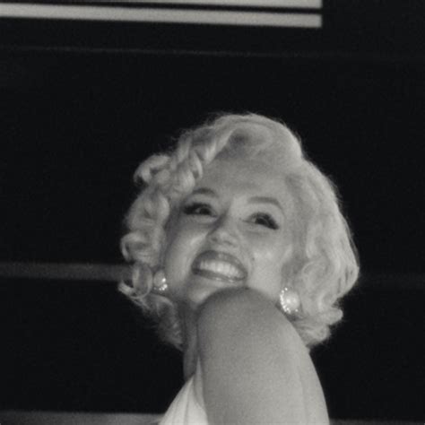 Crítica Blonde perpetúa la prostitución de Marilyn Monroe de la mano