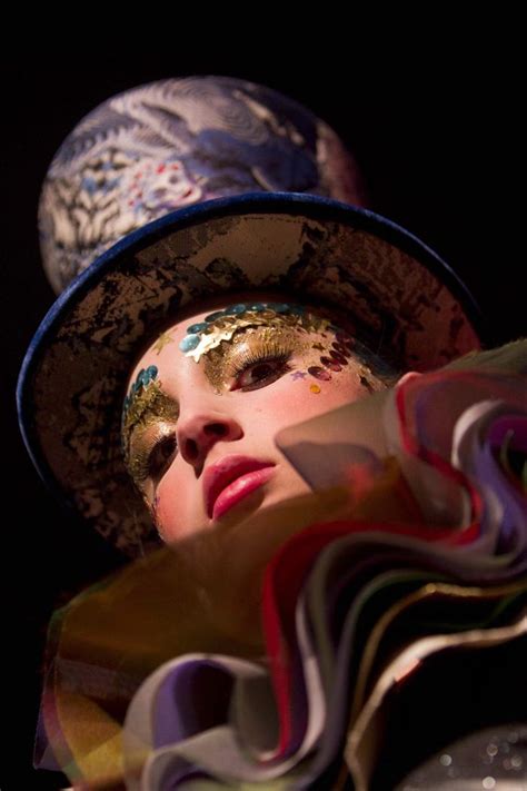 Desigual Y El Cirque Du Soleil Se Unen Para Vender Moda Y Espect Culo