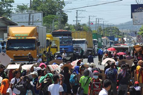 PHOTOS Barricade By Farmers Lumad In Davao City Davao Today