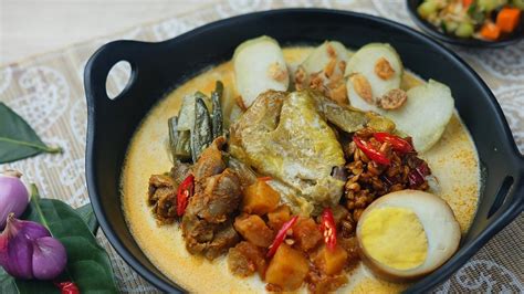 Tempat Makan Lontong Cap Go Meh Yang Bikin Ketagihan