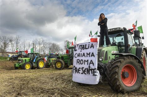 Protesta Dei Trattori Parte La Sfilata Per Il Centro Di Roma Mezzi