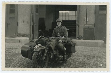 Orig Foto Zündapp Kradmelder in Kaserne Kf Ers Abt 15 RUDOLSTADT