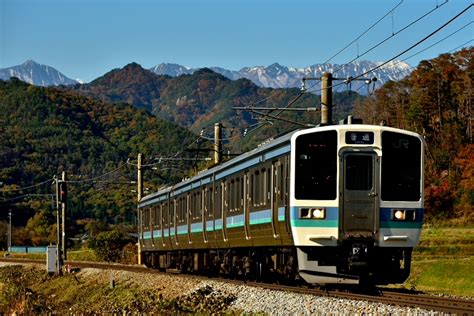 鉄道定番紀行 篠ノ井線の冠雪した北アルプスの山々をバックに行く211系（坂北～聖高原）