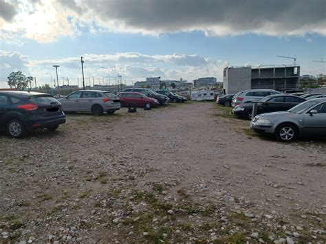 Sky parking at Airport Gdansk - Book Online 0€ - PARKLOT.DE