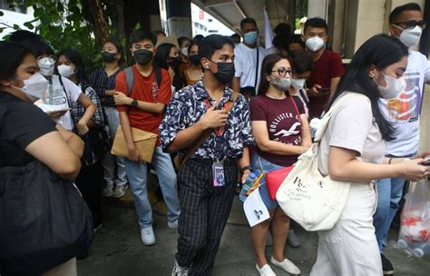 Hundreds of students flock to UP Manila for UPCAT | The Manila Times