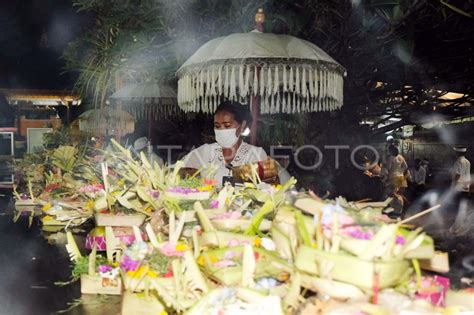 PERSEMBAHYANGAN HARI SUCI SIWARATRI DI BALI | ANTARA Foto