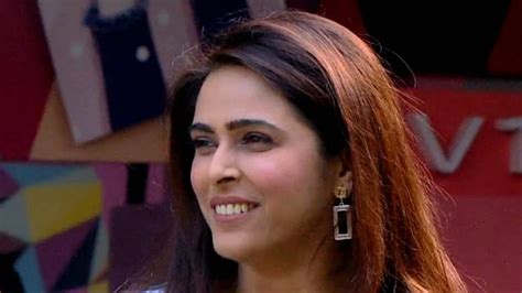 Bigg Boss 13 After Eviction Madhurima Tuli Apologises Says My Self