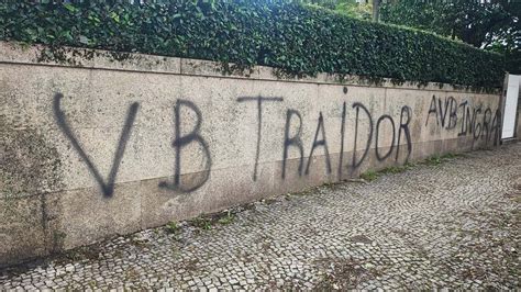 Casa de André Villas Boas no Porto vandalizada veja as imagens