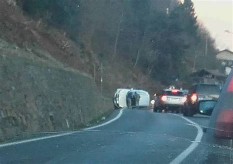 Auto Ribaltata Sulla Statale