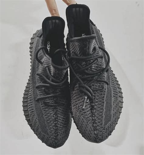 Adidas Yeezy Boost 350 V2 Black Relase Date Sole Collector