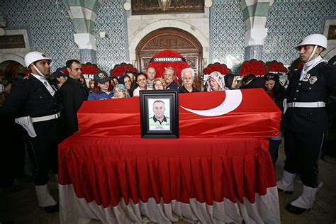 Mersin de şehit polis memuru Sedat Gezer son yolculuğuna uğurlandı